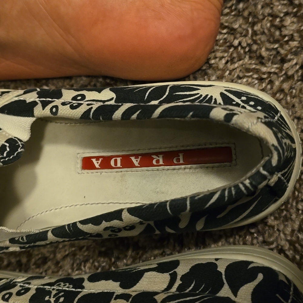 Prada hawaiian 🌺 floral slip ons 7 - Picture 7 of 13